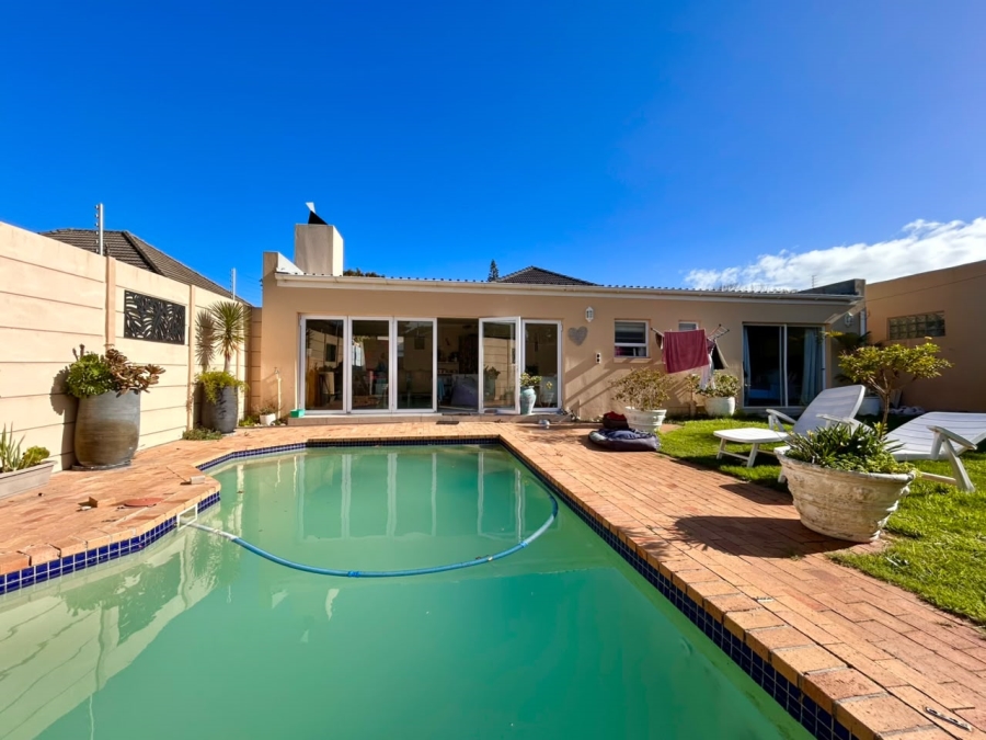To Let 4 Bedroom Property for Rent in Plumstead Western Cape